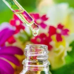 Voici comment utiliser les huiles essentielles au quotidien pour prévenir les allergies