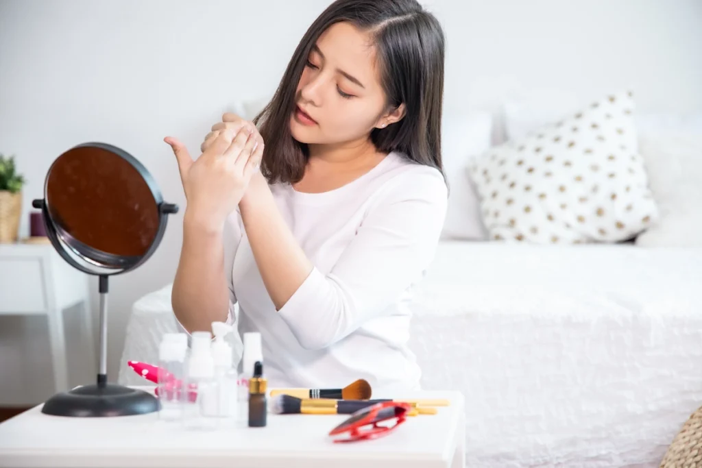 Voici comment protéger vos mains des allergie aux vernis à ongles